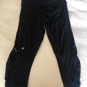 Lululemon running pants in embossed black.